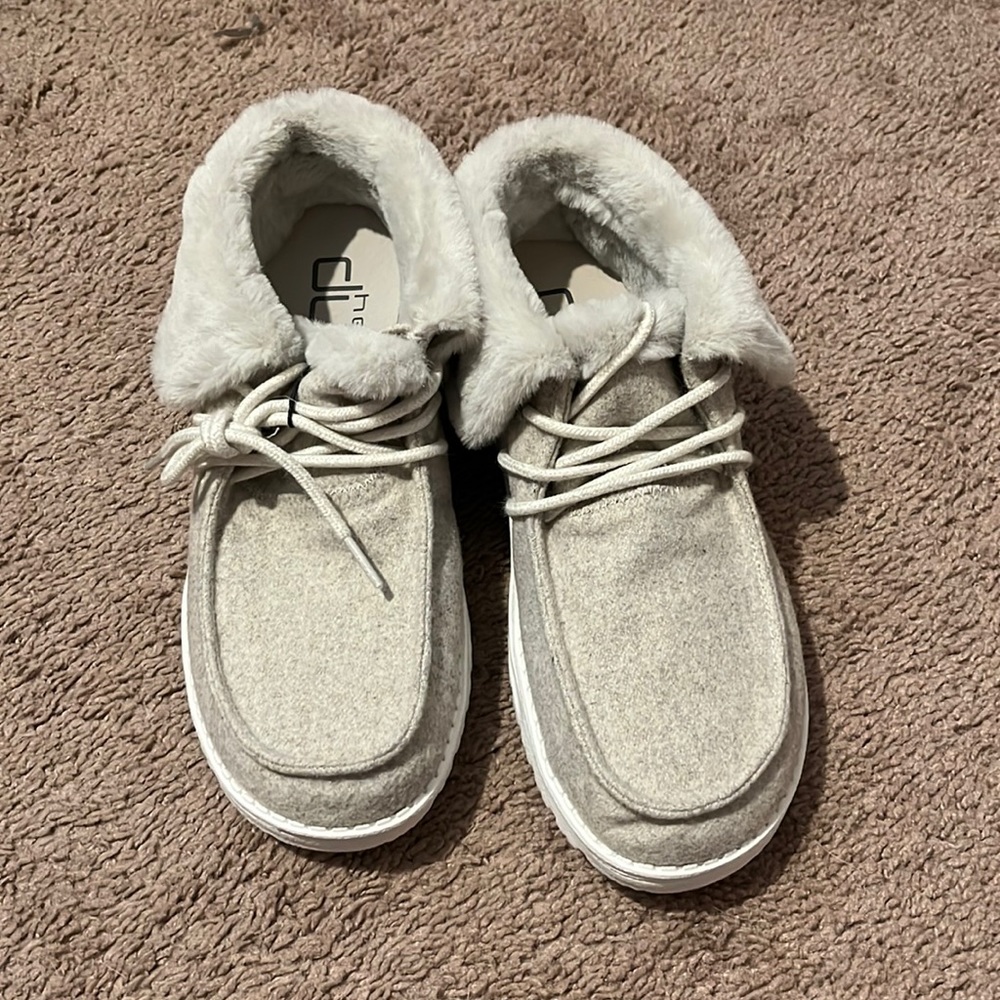 NWOT Hey Dude shoes size 8
